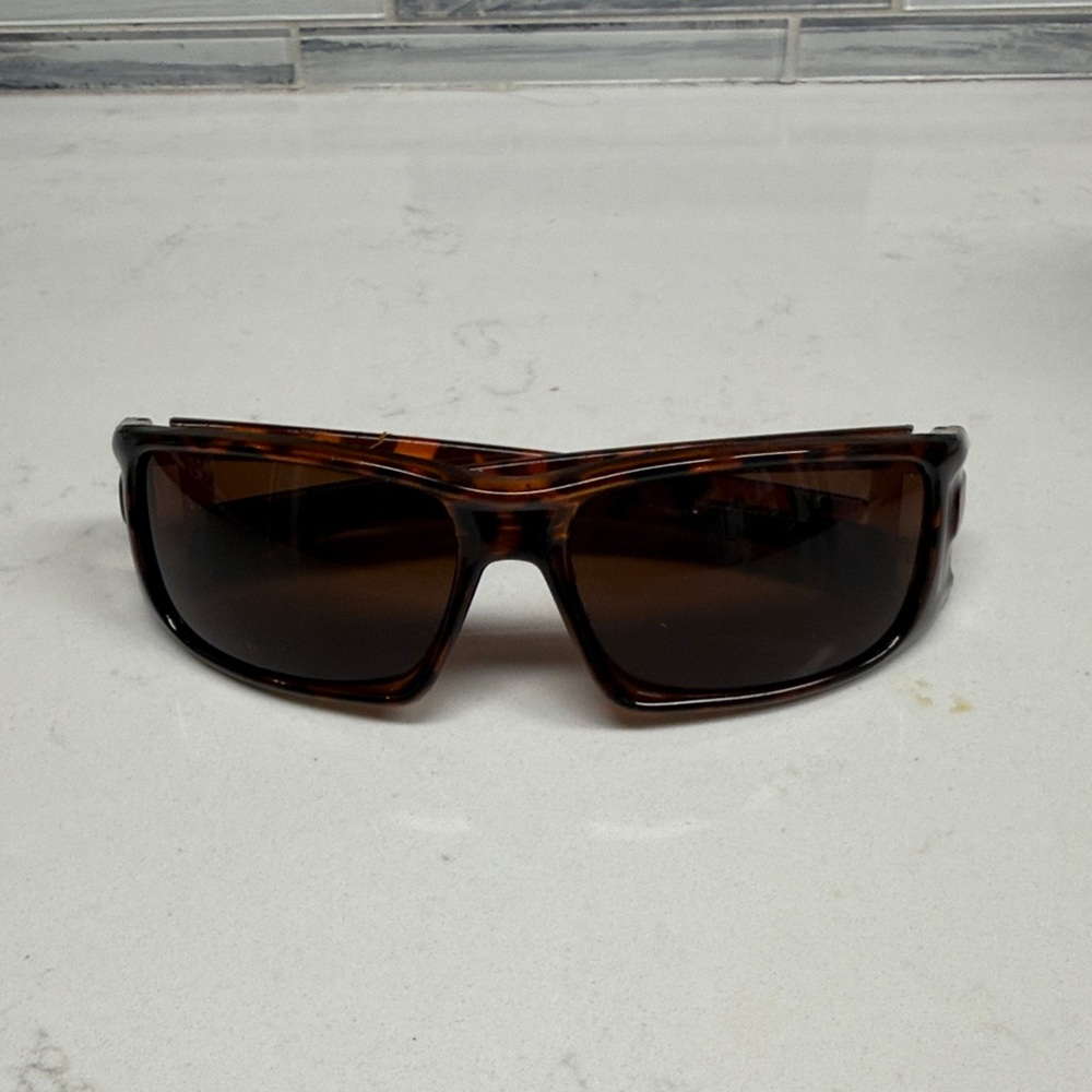 Elegant Tortoise Shell Sunglasses - Picture 11 of 14